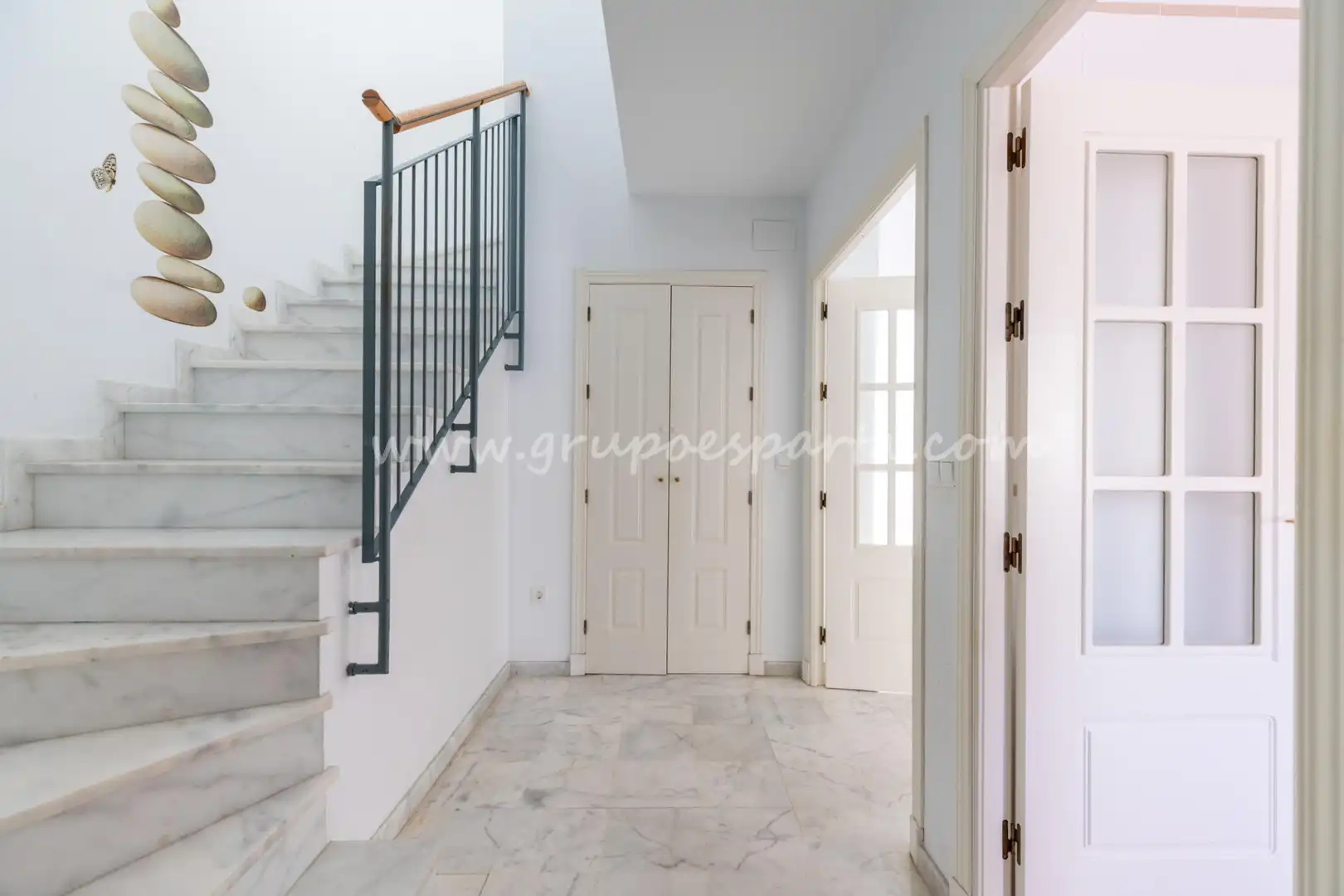 Detached homes for sale in Espartinas  with Air Conditioner, Heating and Oven