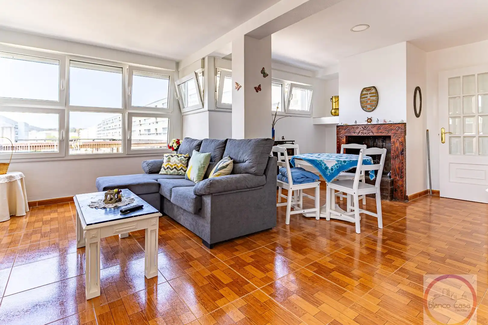 Sala de estar de Piso en venta en A Coruña Capital  con Calefacción y Amueblado
