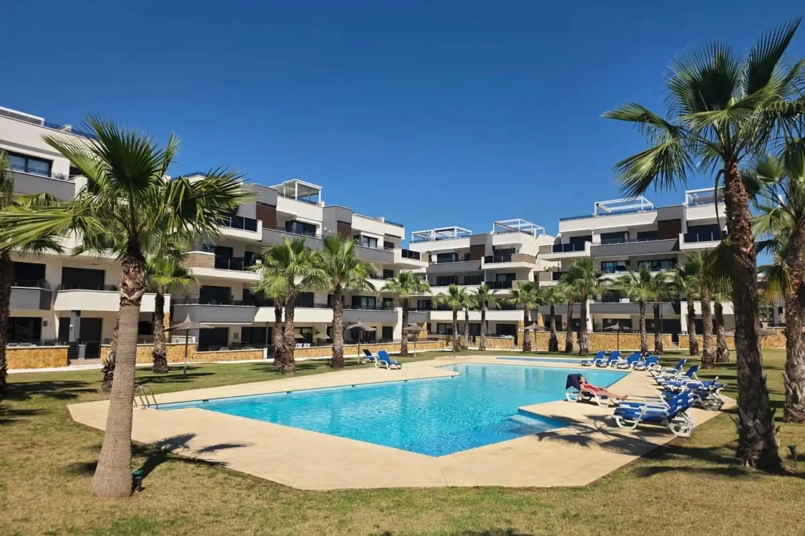 Vista exterior de Apartament en venda en Orihuela amb Terrassa i Piscina comunitària