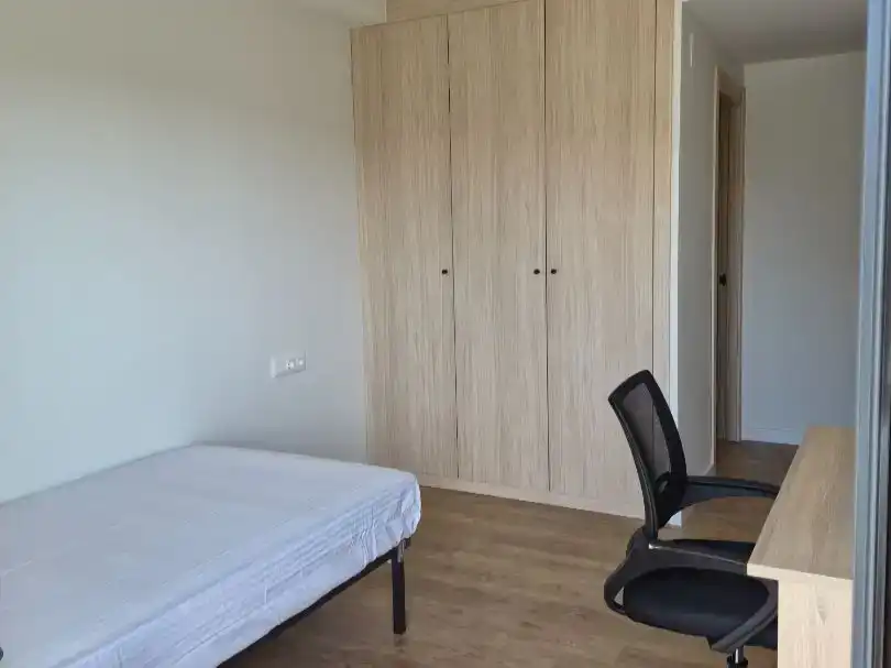 Dormitori de Pis de lloguer en Paterna amb Aire condicionat, Parquet i Moblat