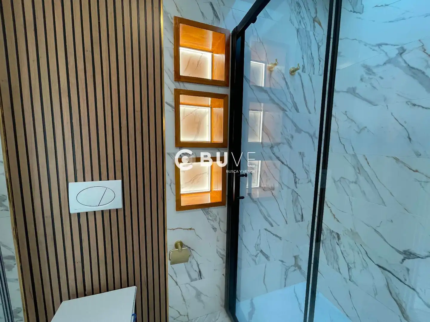 Bathroom of Houses for sale in Sevilla  with Air Conditioner, Terrace and Swimming Pool