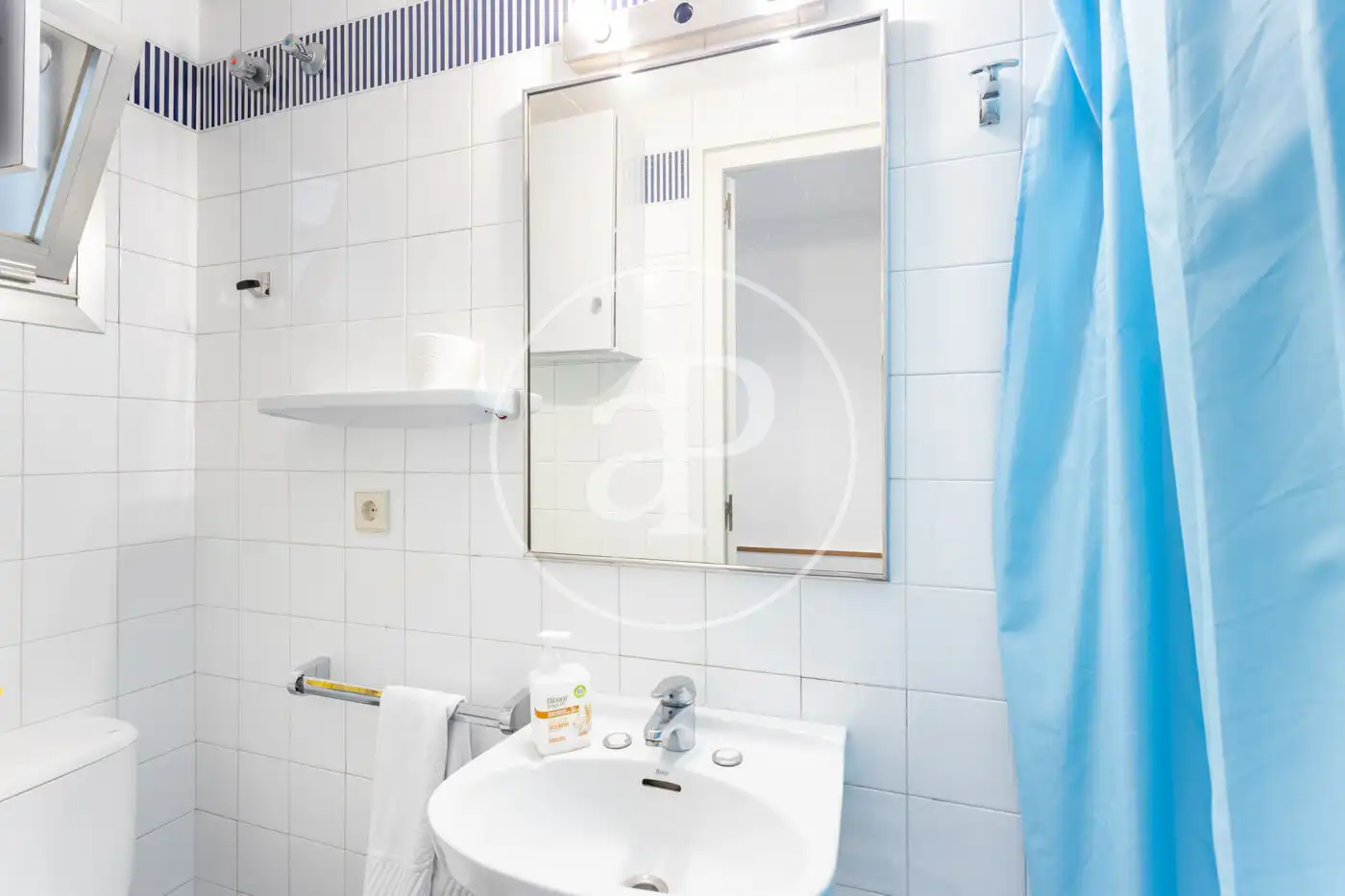 Bathroom of Flat for rent in Barcelona  with Air Conditioner, Heating and Private garden