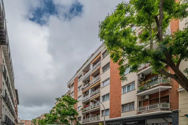 Außenansicht von Wohnung zum Verkauf in Madrid mit Heizung, Terrasse und Möbliert