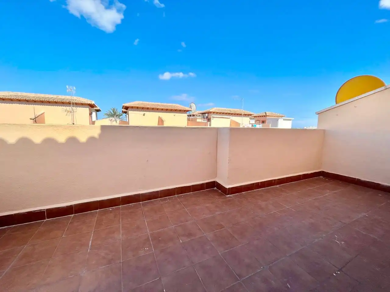 Casa adosada de alquiler en Zona Carrefour - Urbanizaciones