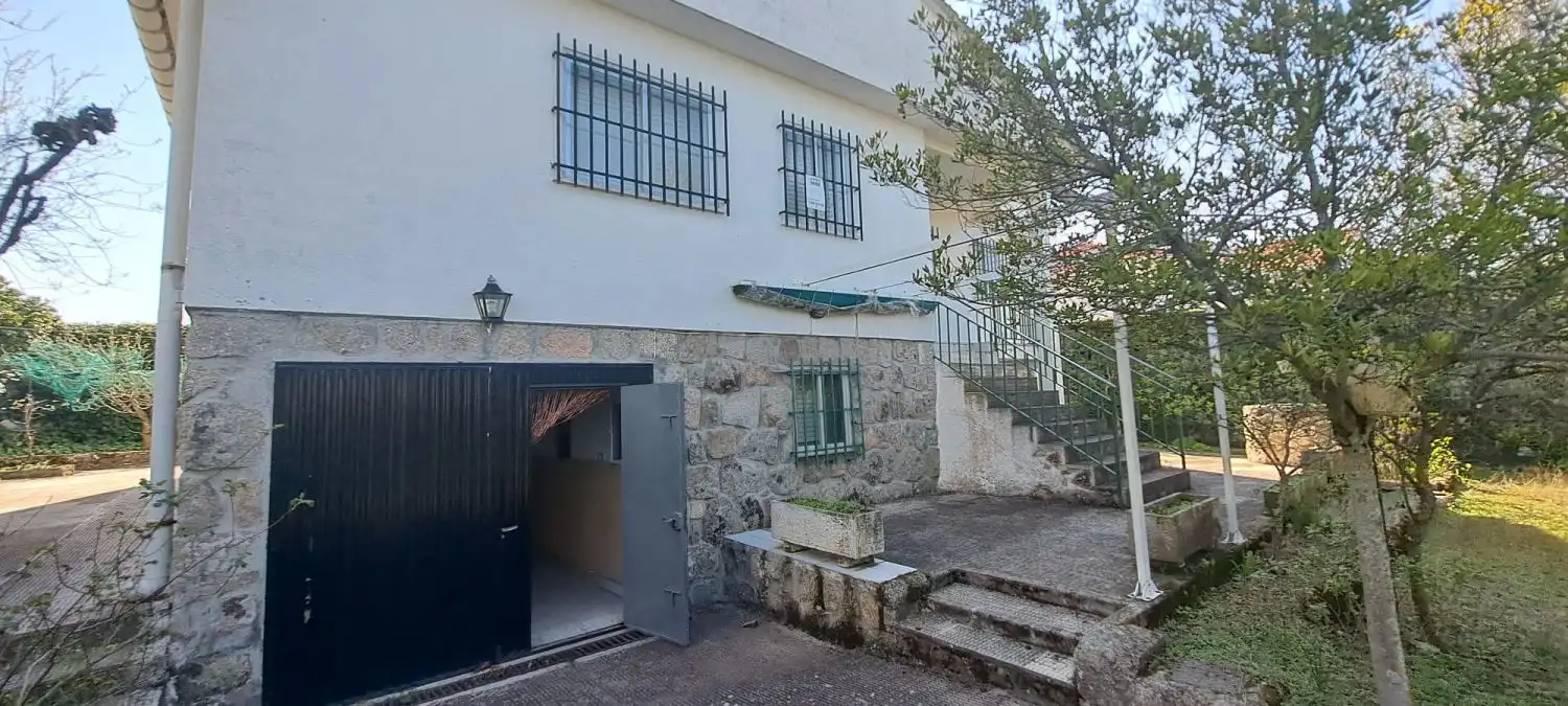 Vista exterior de Casa o xalet en venda en Valdemorillo amb Calefacció