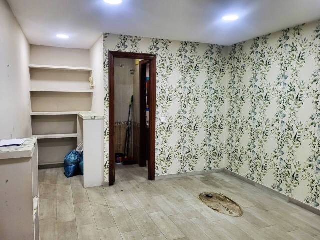 Local comercial en Alquiler en Obradoiro, 1 en Parque Alcosa