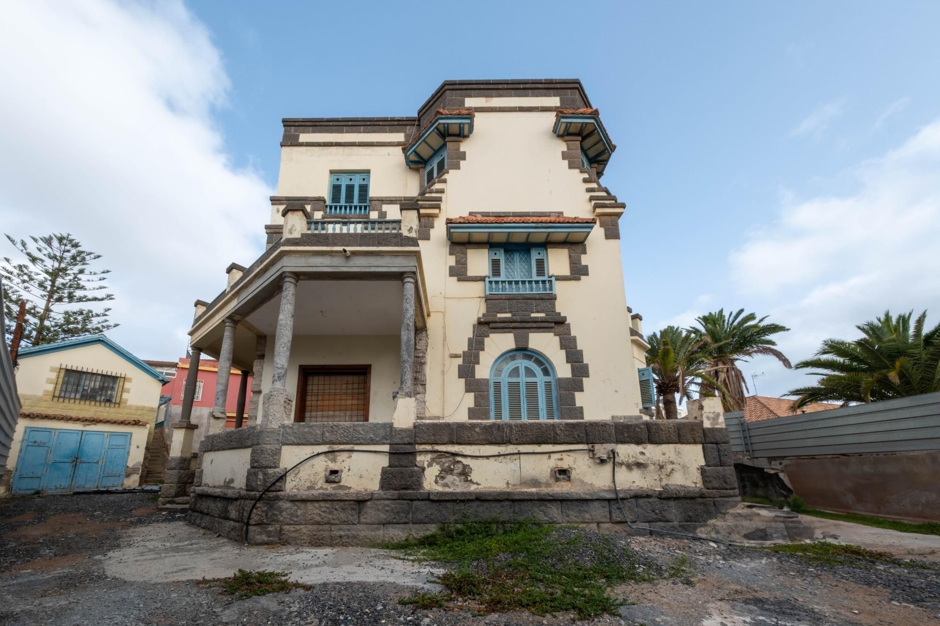Vista exterior de Casa o xalet en venda en Las Palmas de Gran Canaria amb Terrassa, Piscina i Balcó