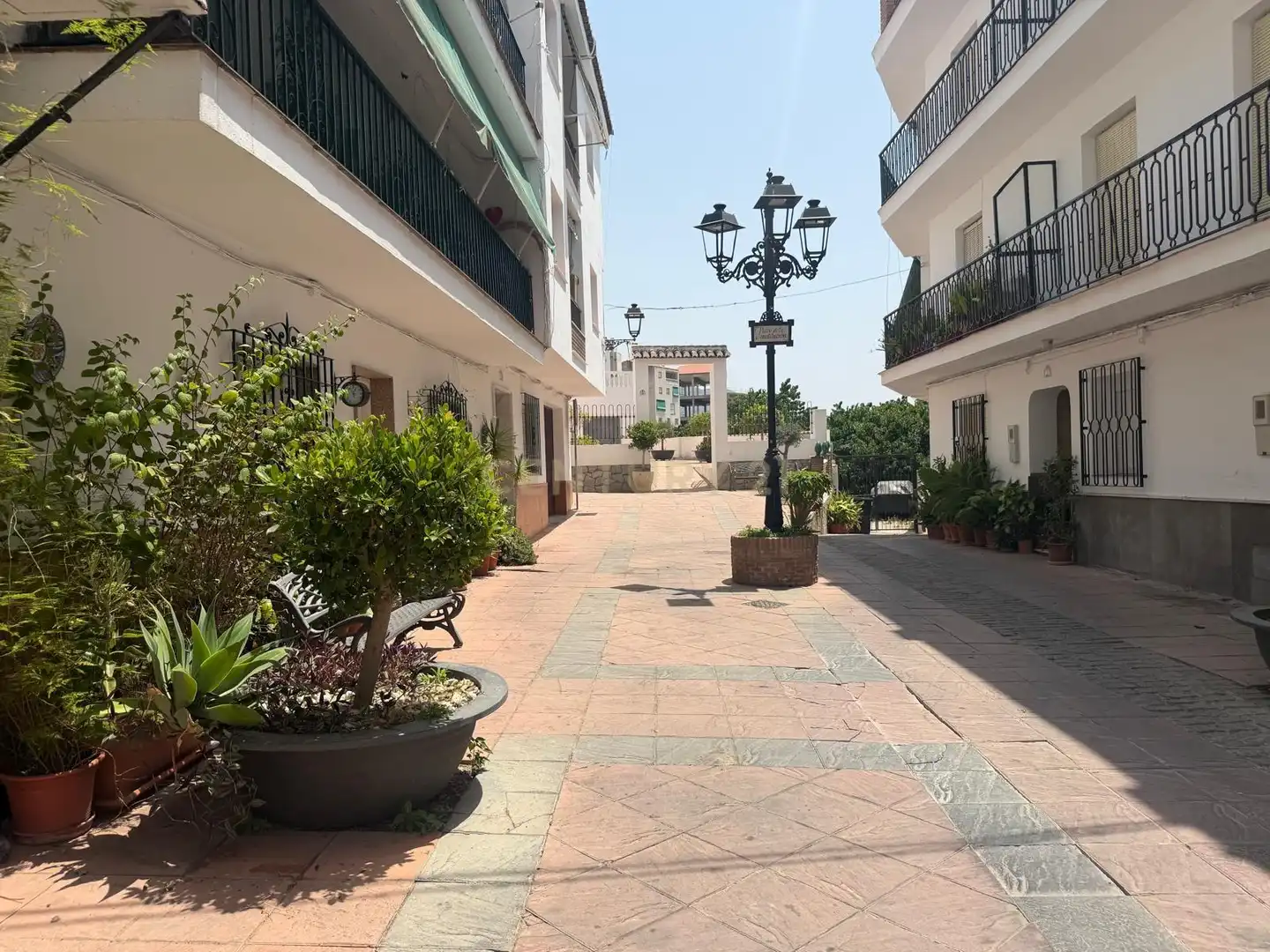 Vista exterior de Casa adosada en venda en Otívar amb Traster i Rentadora