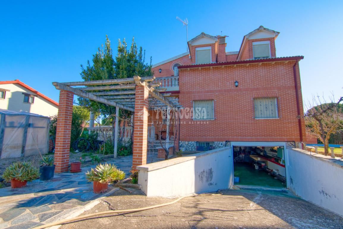 Vista exterior de Casa o xalet en venda en Traspinedo amb Terrassa