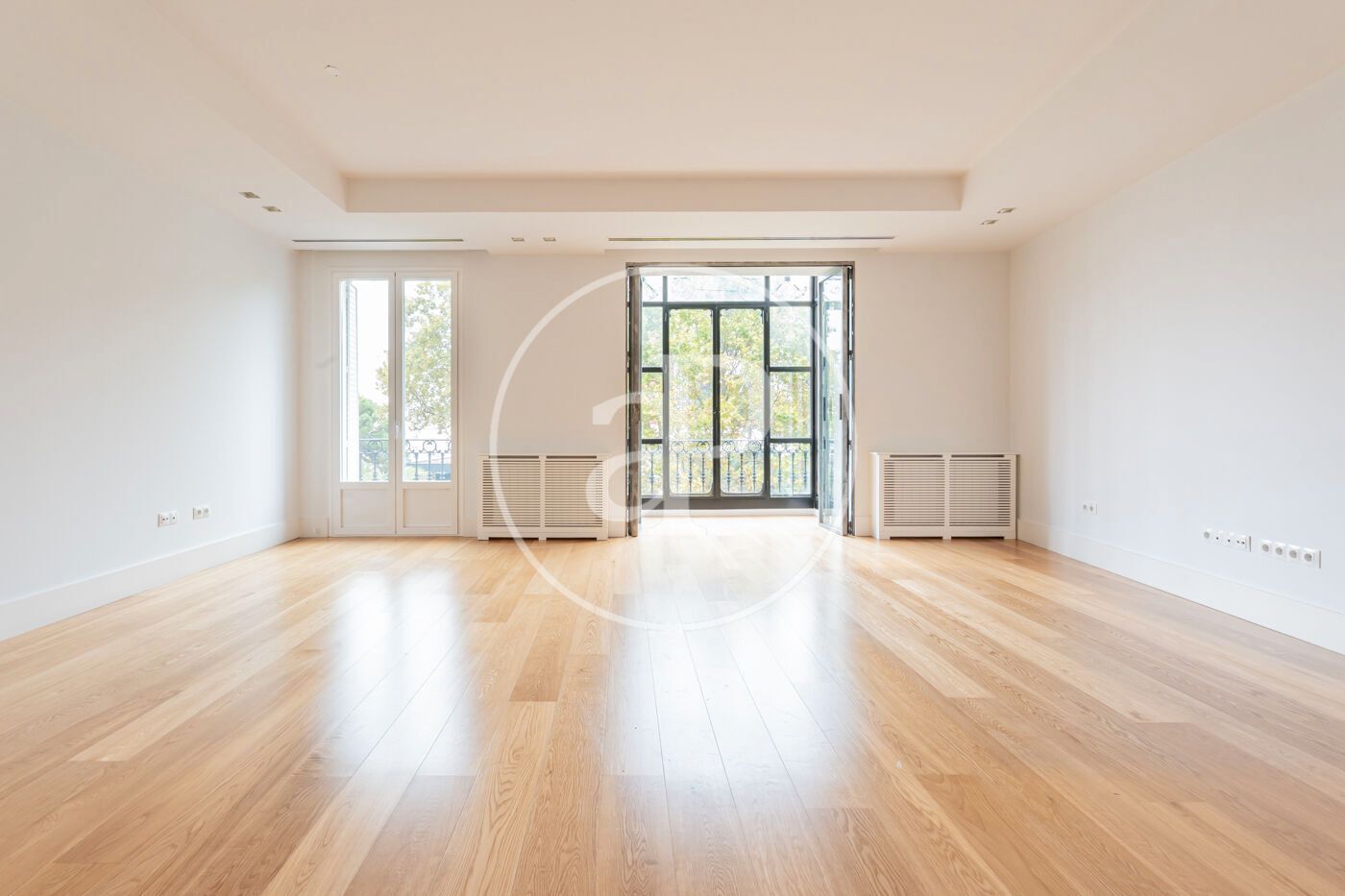 Vista exterior de Piso de alquiler en  Madrid Capital con Aire acondicionado, Calefacción y Balcón