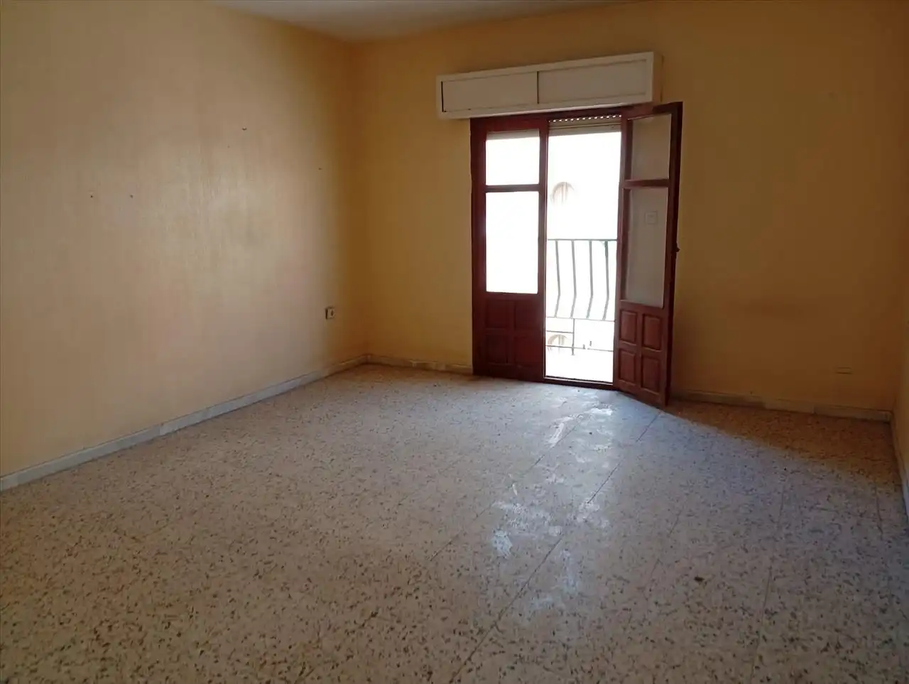 Wohnung zum Verkauf in Berja mit Balkon