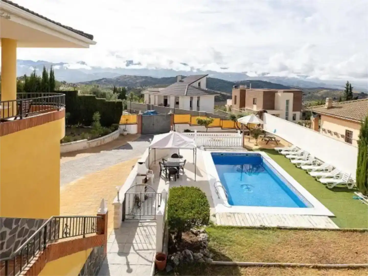 Piscina de Casa o xalet en venda en Huétor de Santillán amb Aire condicionat, Piscina i Balcó