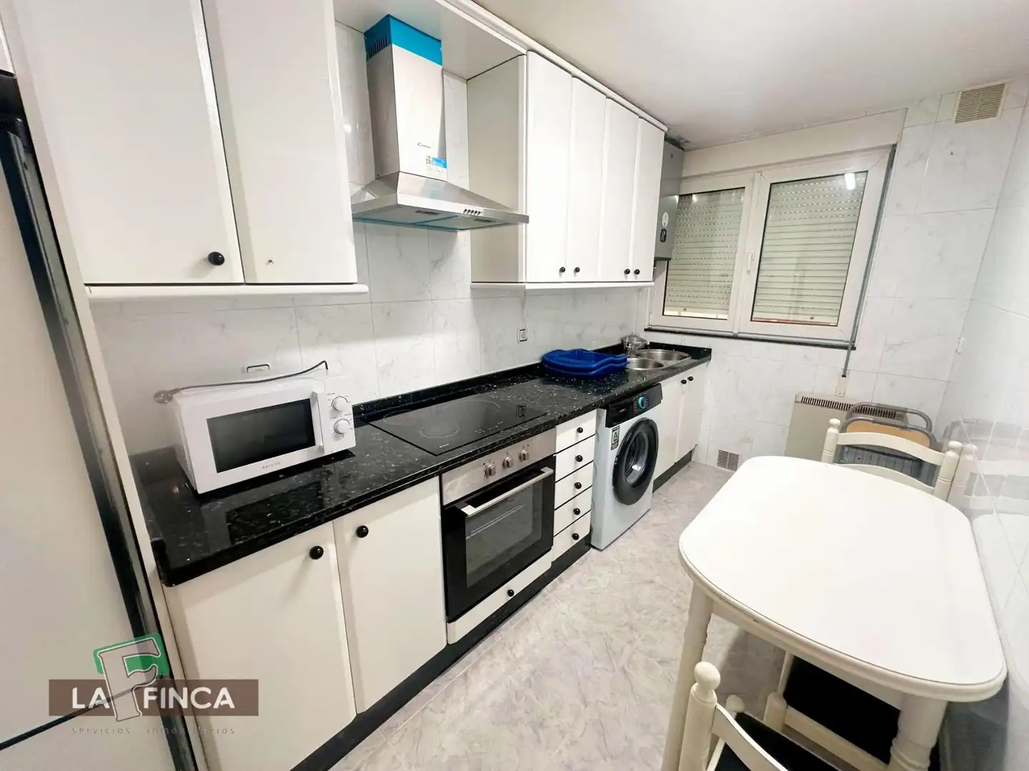 Cocina de Piso en venta en Oviedo  con Calefacción y Trastero