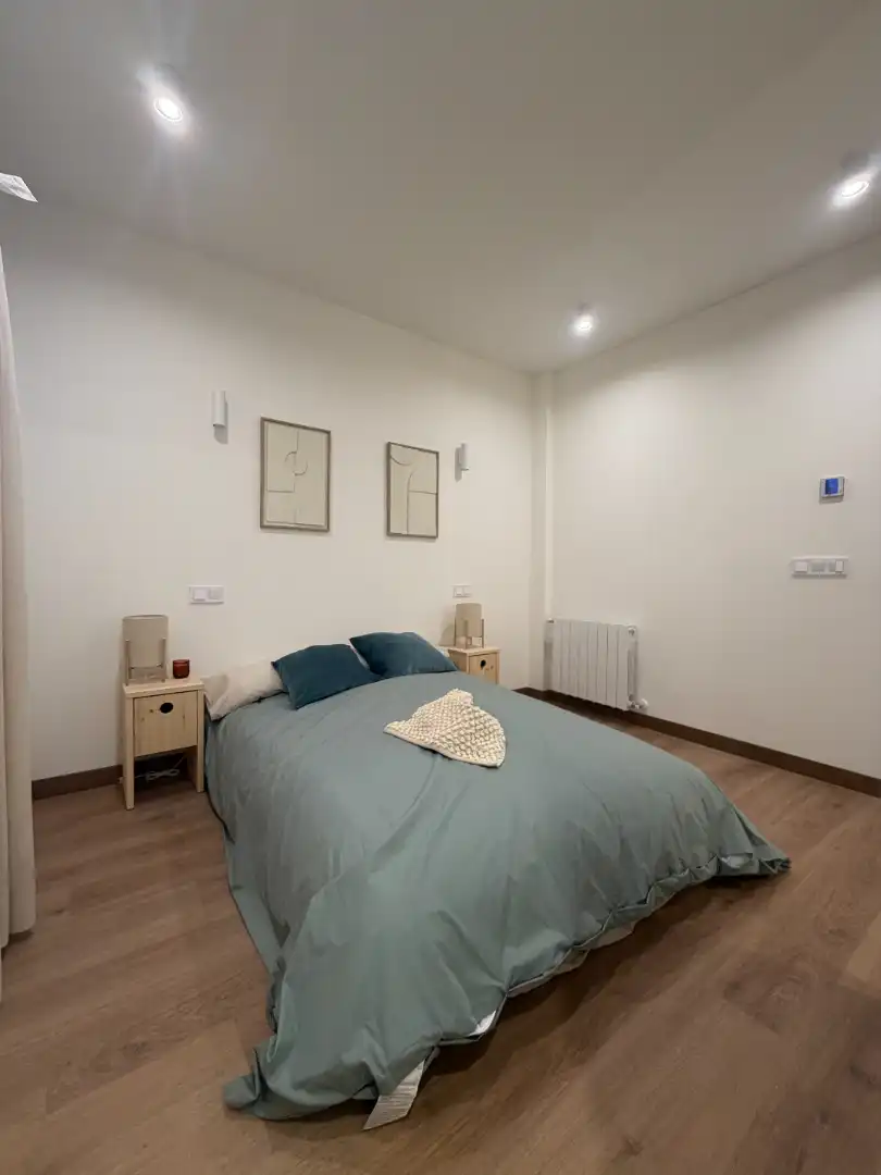 Bedroom of Flat for sale in Madrid  with Air Conditioner, Heating and Furnished