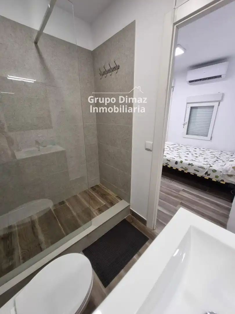 Badezimmer von Wohnung zum Verkauf in Pineda de Mar mit Klimaanlage, Heizung und Möbliert