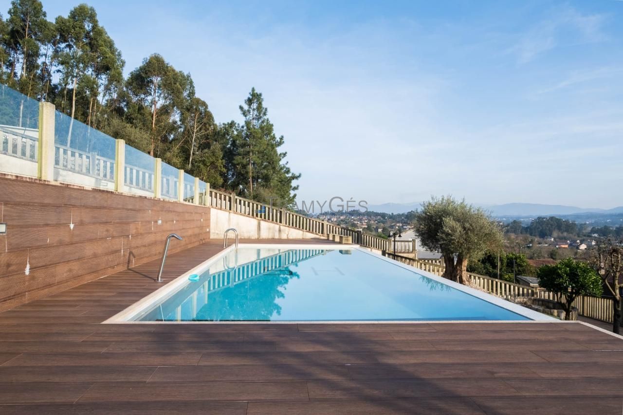 Piscina de Casa o xalet en venda en Tui amb Calefacció, Jardí privat i Terrassa