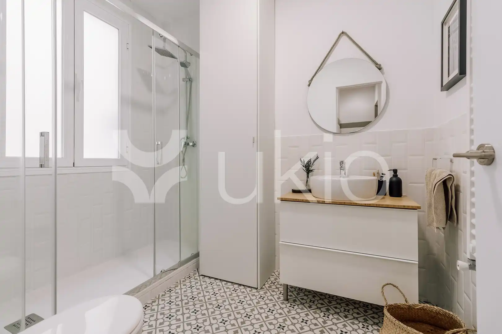 Bany de Apartament de lloguer en Madrid amb Aire condicionat, Calefacció i Moblat