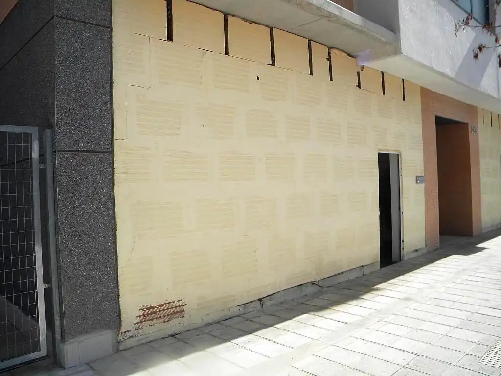 Vista exterior de Local en venda en Azuqueca de Henares