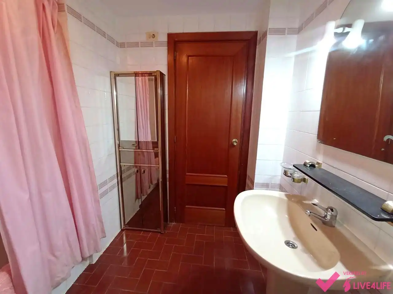 Baño de Piso de alquiler en Valencia con Aire acondicionado, Terraza y Amueblado