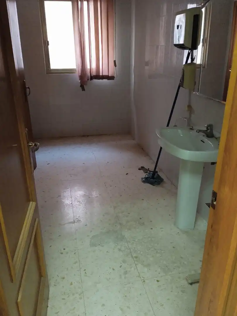 Bathroom of Office for rent in Crevillent