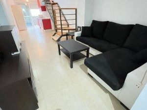 Sala d'estar de Dúplex en venda en Camas amb Aire condicionat i Moblat