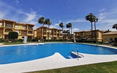 Piscina de Apartament en venda en Chiclana de la Frontera amb Aire condicionat, Jardí privat i Parquet