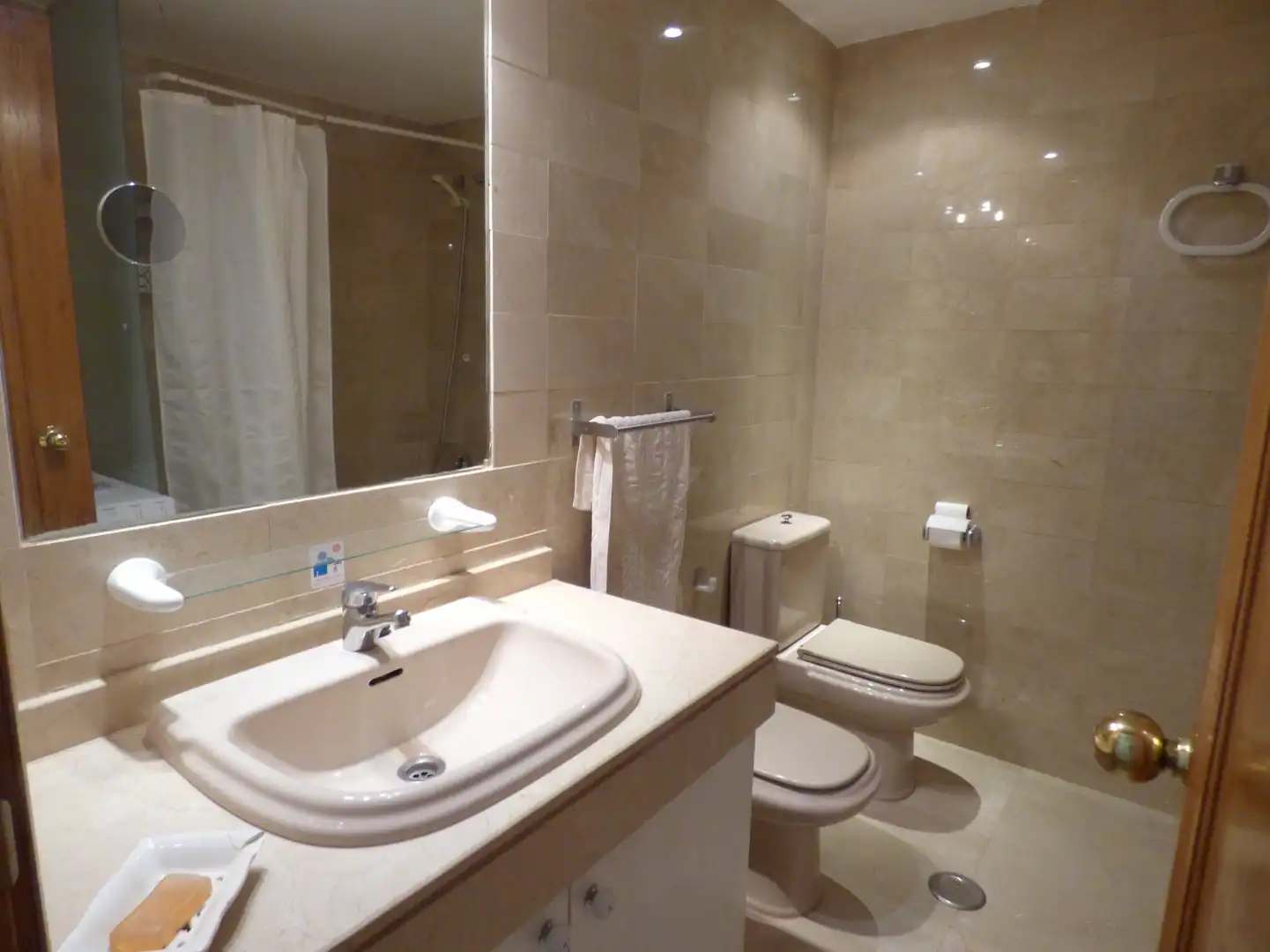 Bathroom of Flat for rent in Madrid  with Air Conditioner, Heating and Furnished