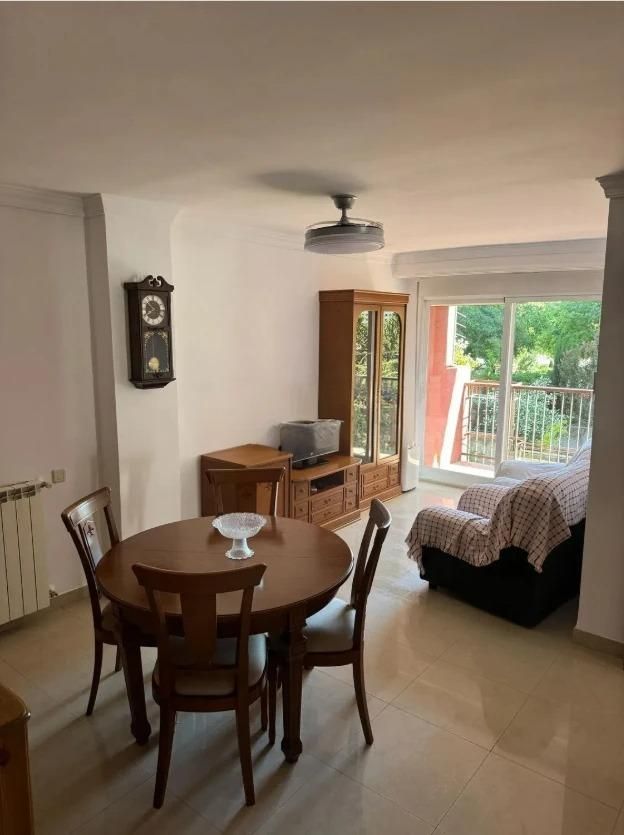 Living room of Flat to rent in  Granada Capital  with Heating, Private garden and Terrace