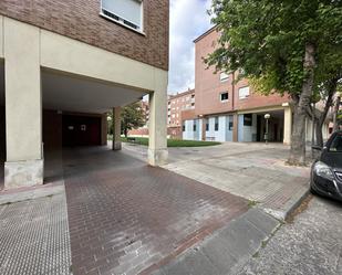 Vista exterior de Garatge en venda en  Logroño