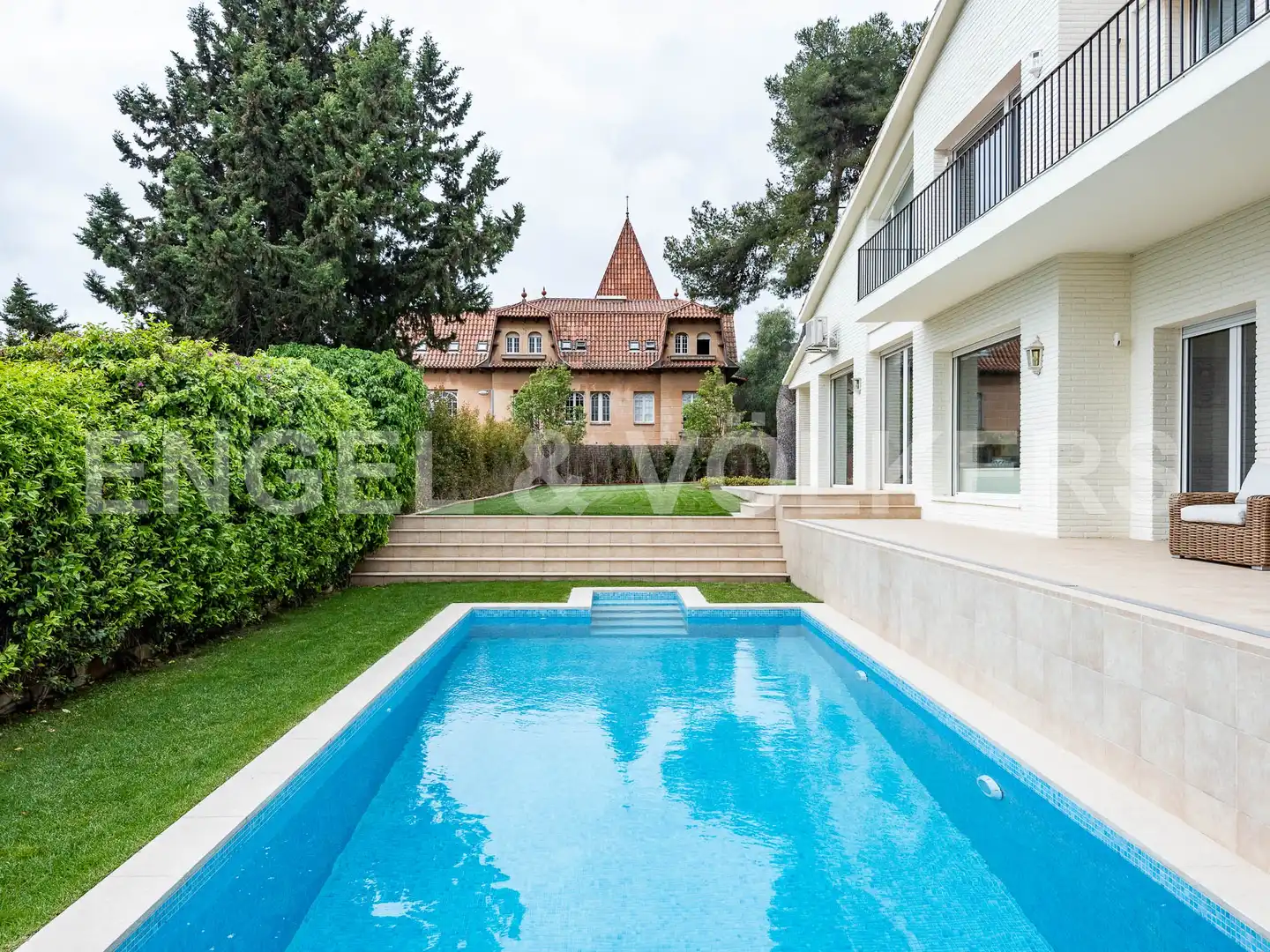 Vista exterior de Casa o xalet de lloguer en Barcelona amb Aire condicionat, Calefacció i Jardí privat