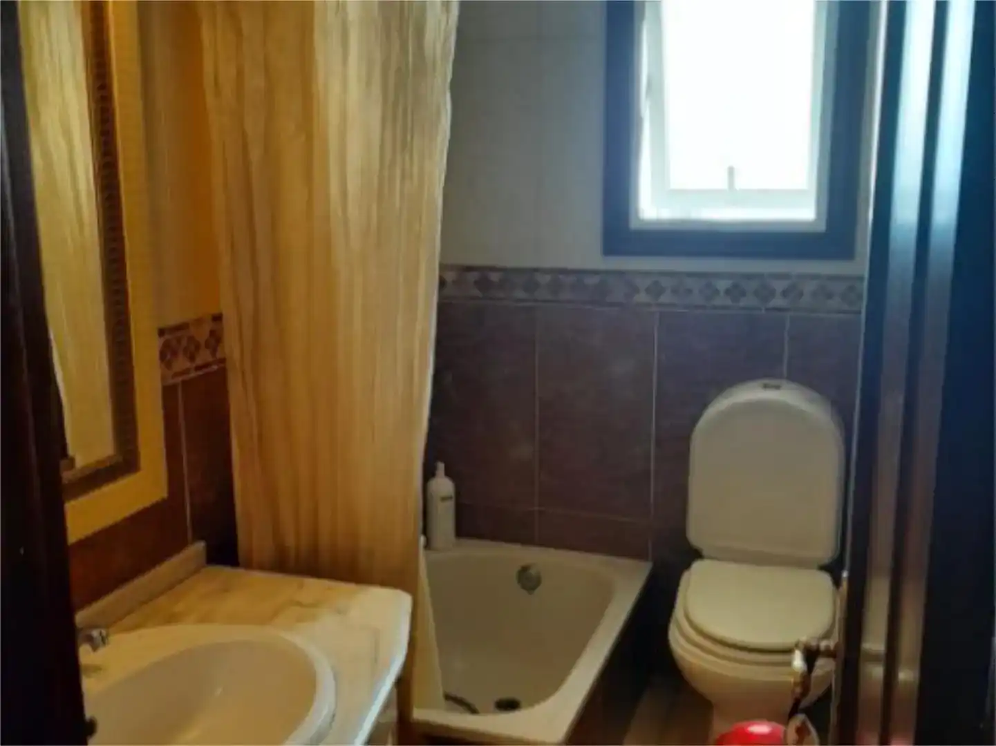Baño de Piso para compartir en Vigo  con Parquet, Amueblado y Balcón