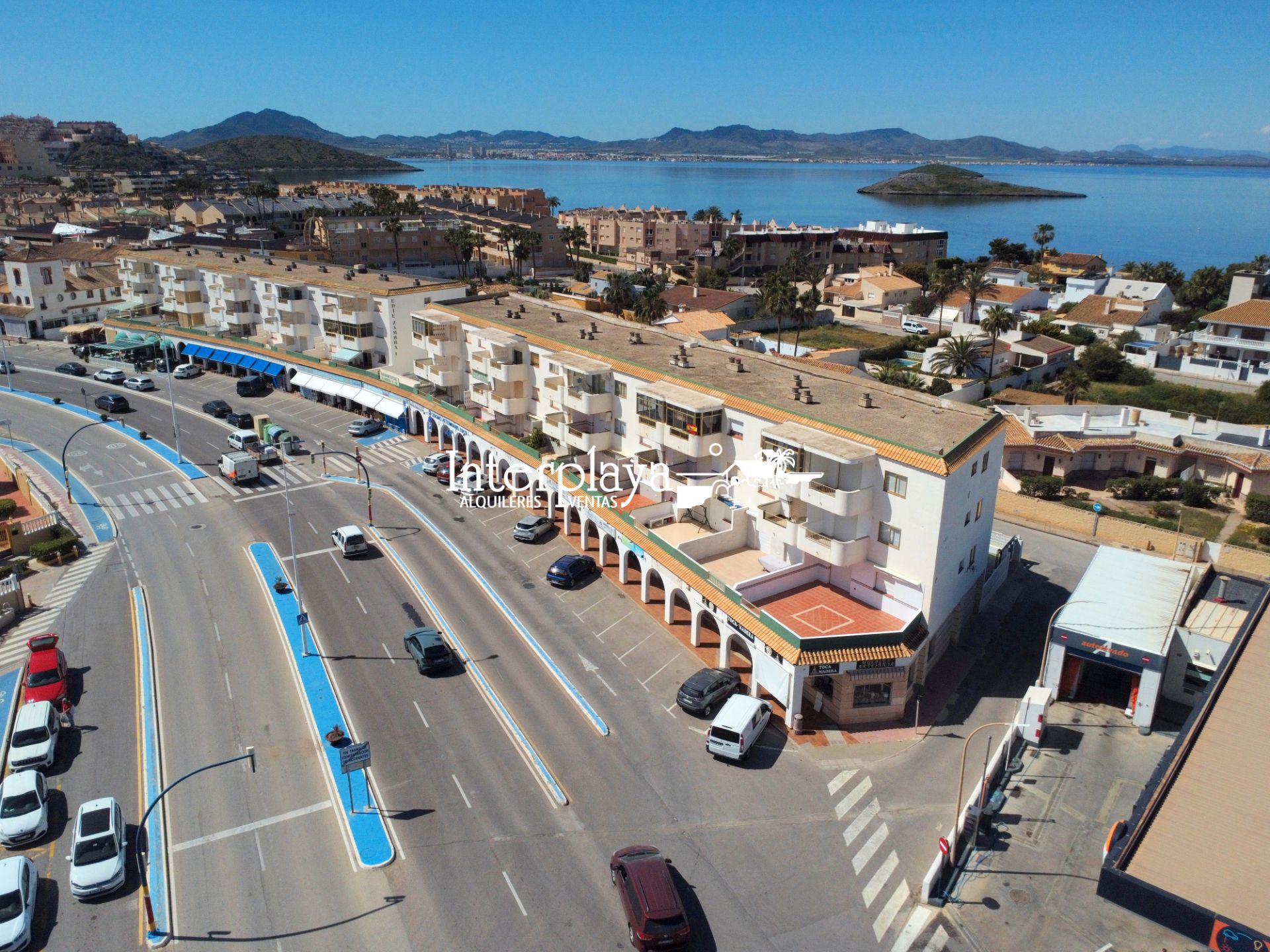 Vista exterior de Apartament en venda en La Manga del Mar Menor amb Moblat i Balcó