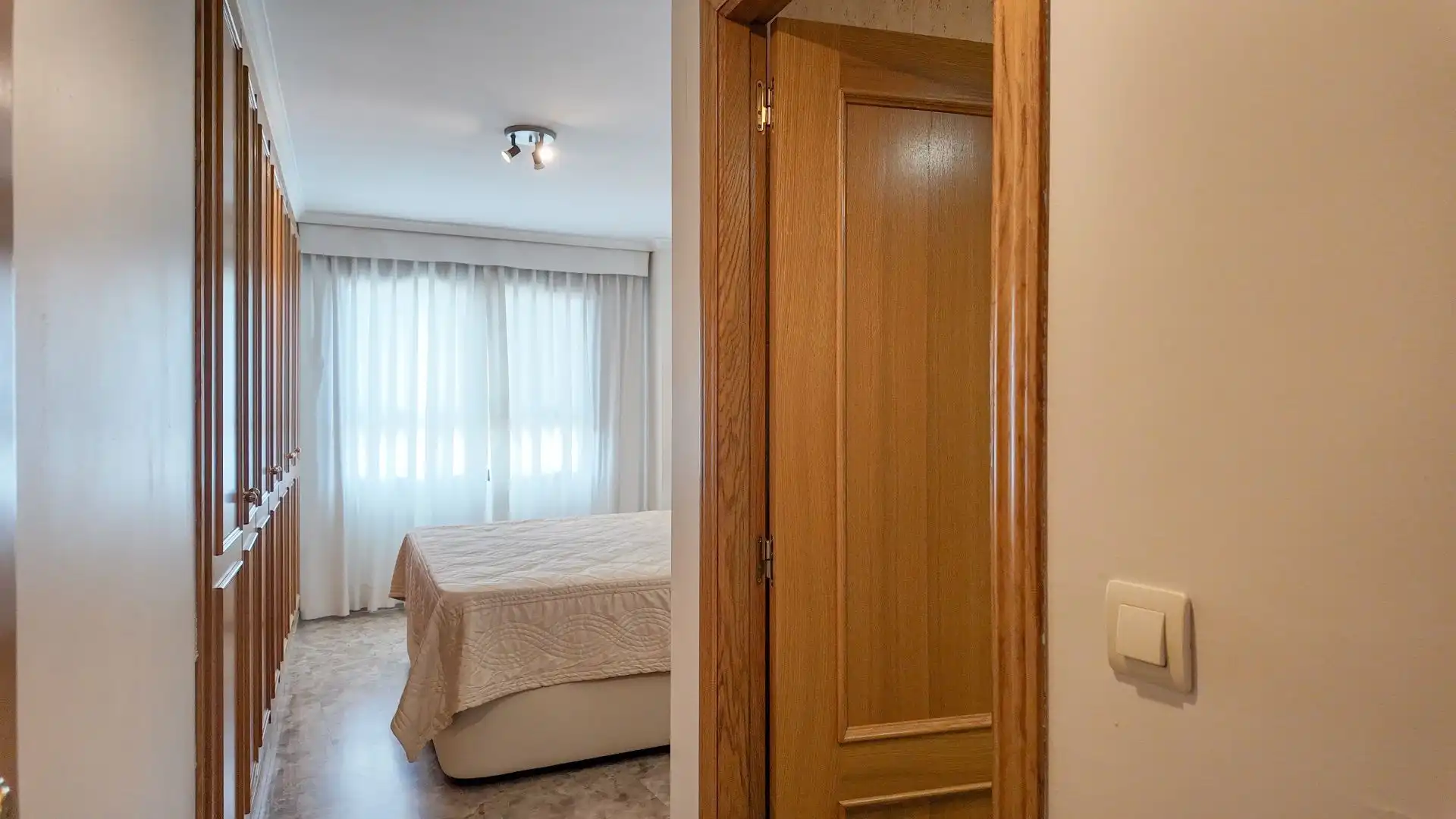 Bedroom of Flat for rent in Valencia  with Air Conditioner, Heating and Terrace