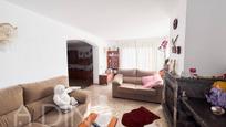 Sala d'estar de Casa o xalet en venda en Caldes de Montbui amb Calefacció, Jardí privat i Terrassa
