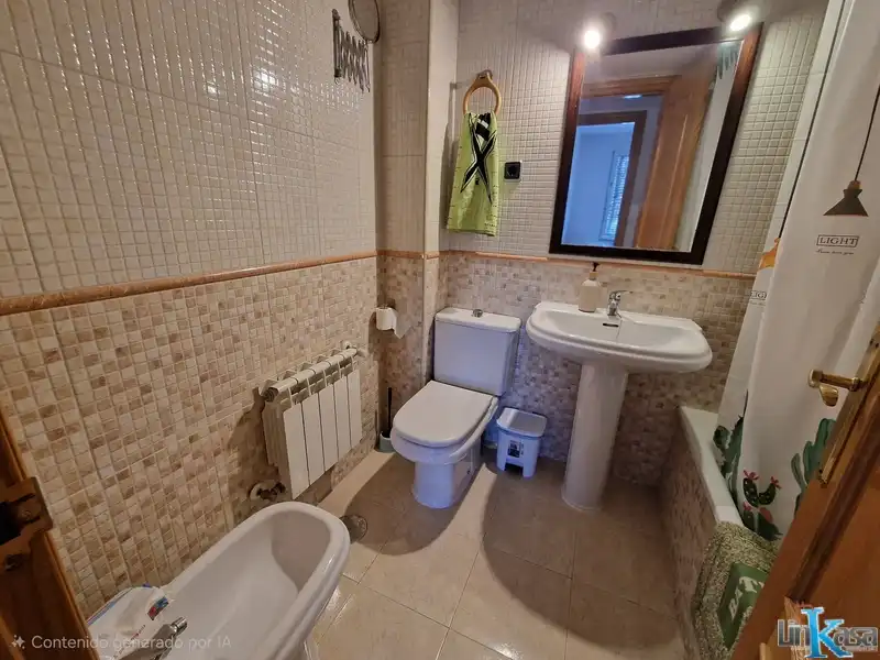 Badezimmer von Wohnung zum Verkauf in Linares mit Klimaanlage, Heizung und Möbliert