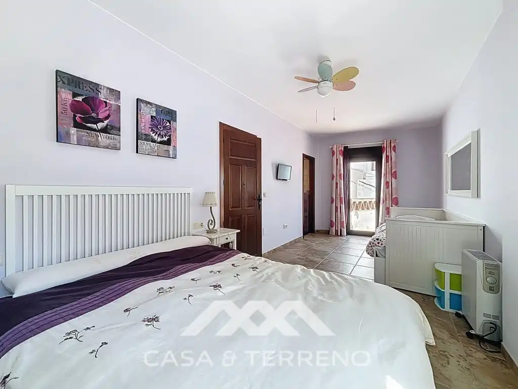Habitación de Casa adosada en venta en Salares con Terraza