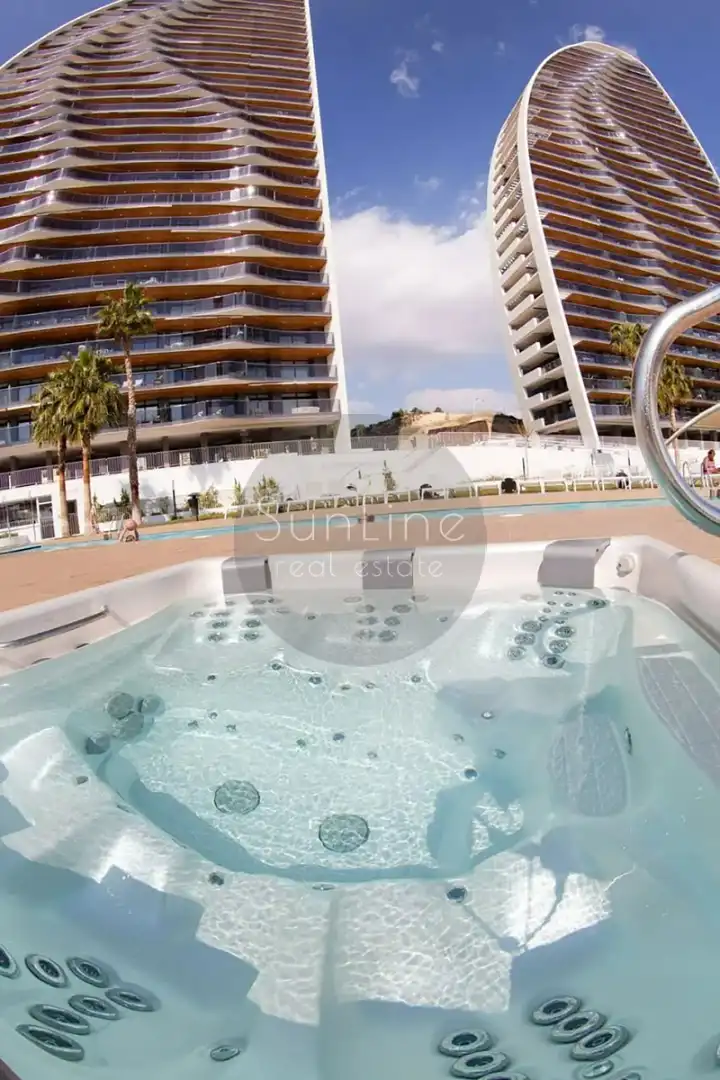 Schwimmbecken von Wohnung zum Verkauf in Benidorm mit Möbliert, Balkon und Whirlpool