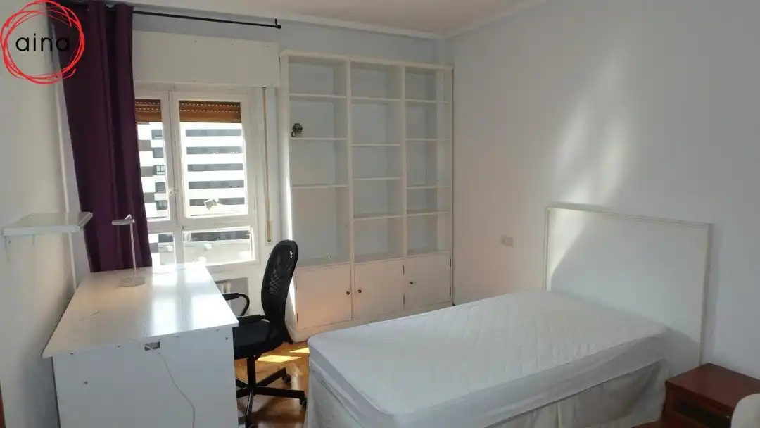 Habitación de Piso de alquiler en  Pamplona / Iruña con Calefacción, Terraza y Alarma