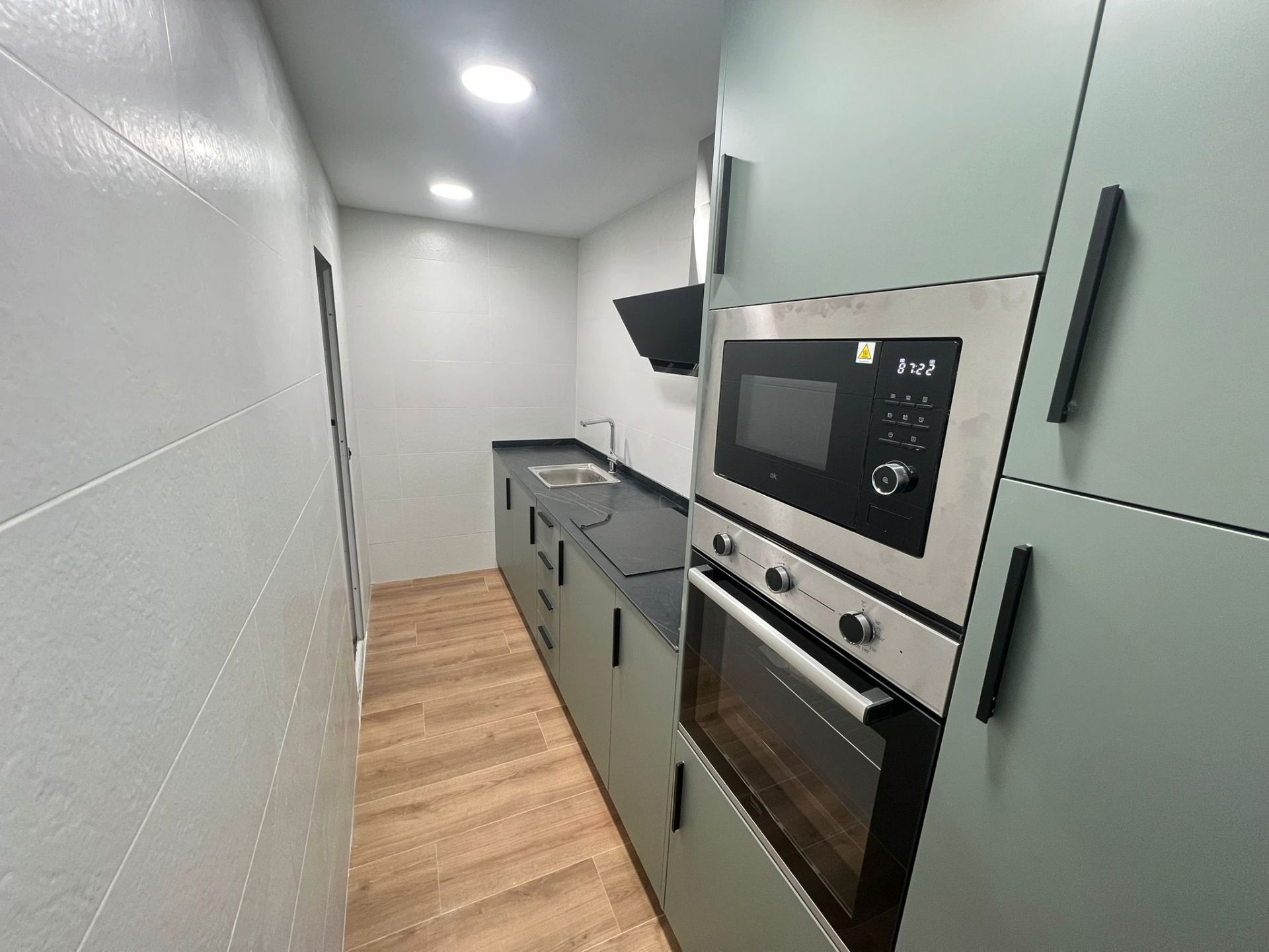 Kitchen of Flat for sale in Sant Boi de Llobregat  with Air Conditioner, Oven and Microwave