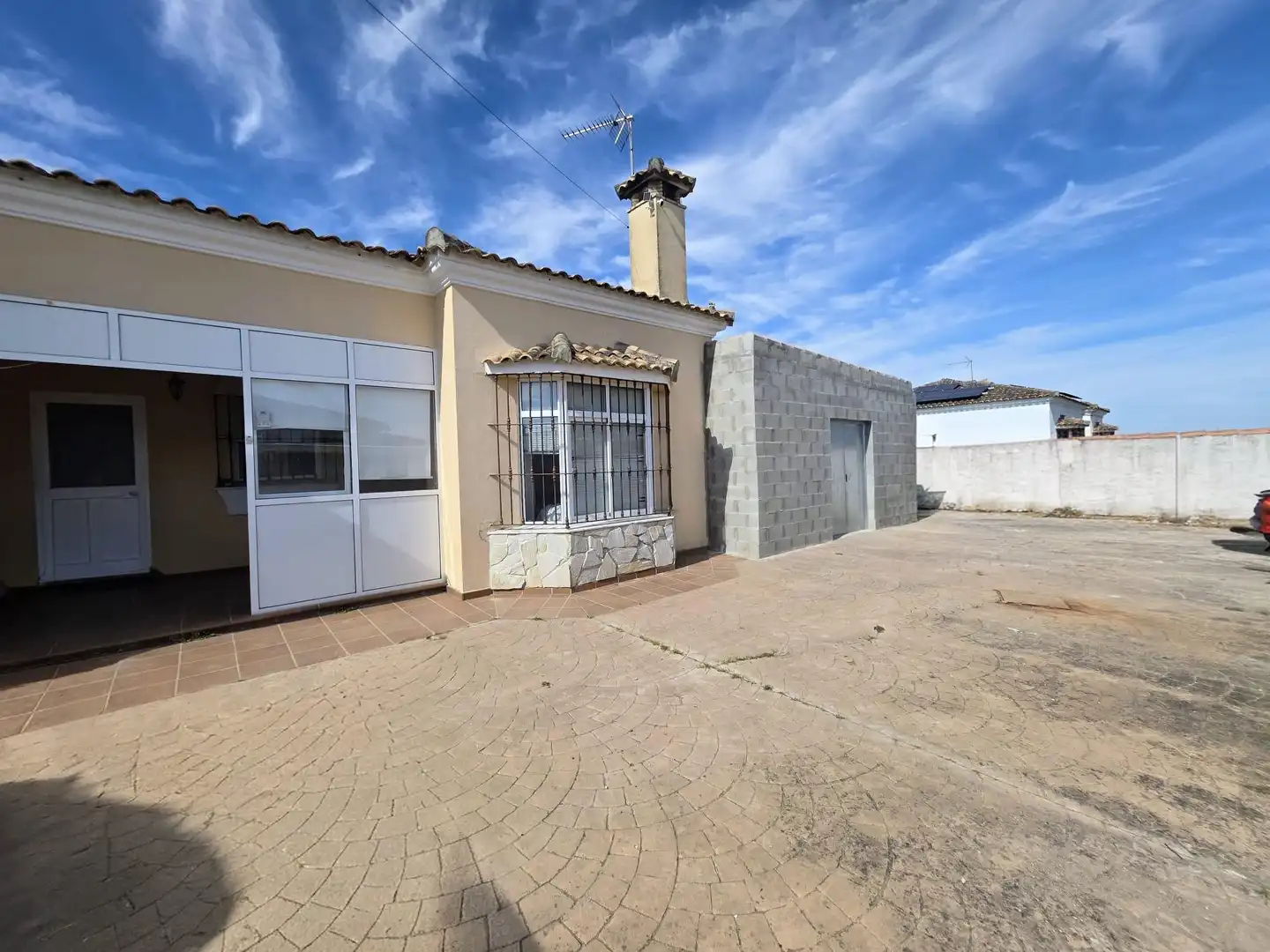 Außenansicht von Haus oder Chalet zum Verkauf in Chiclana de la Frontera mit Terrasse und Schwimmbad