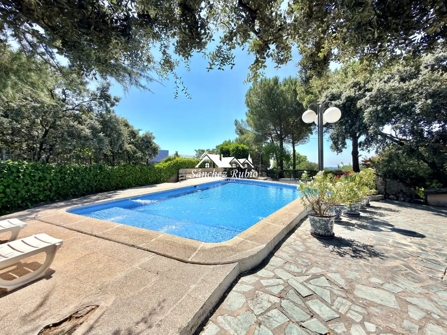 Piscina de Casa o xalet en venda en Torrelodones amb Calefacció, Jardí privat i Parquet