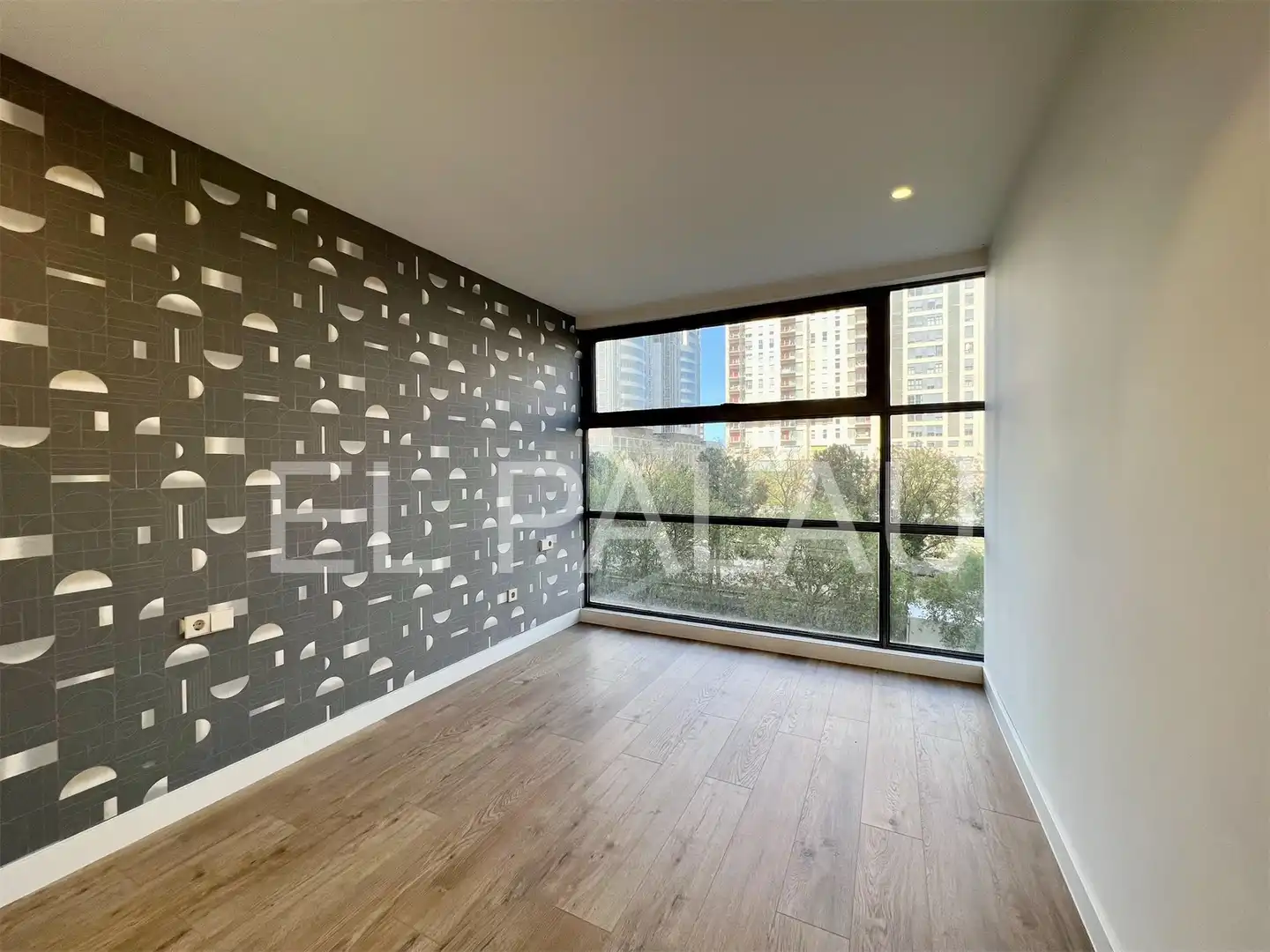 Bedroom of Office for rent in Valencia  with Air Conditioner