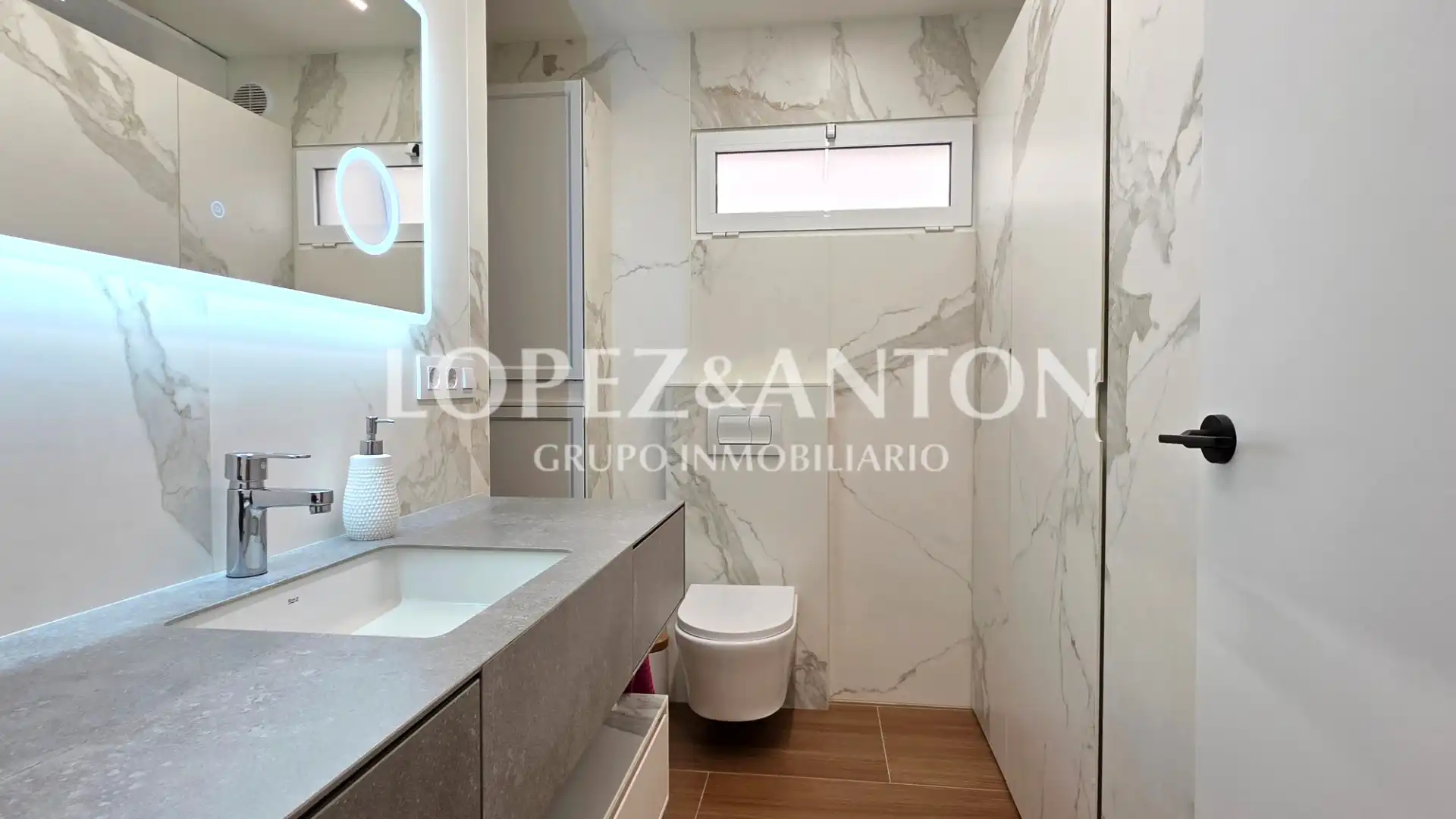 Bathroom of Flat for sale in L'Eliana  with Air Conditioner and Balcony