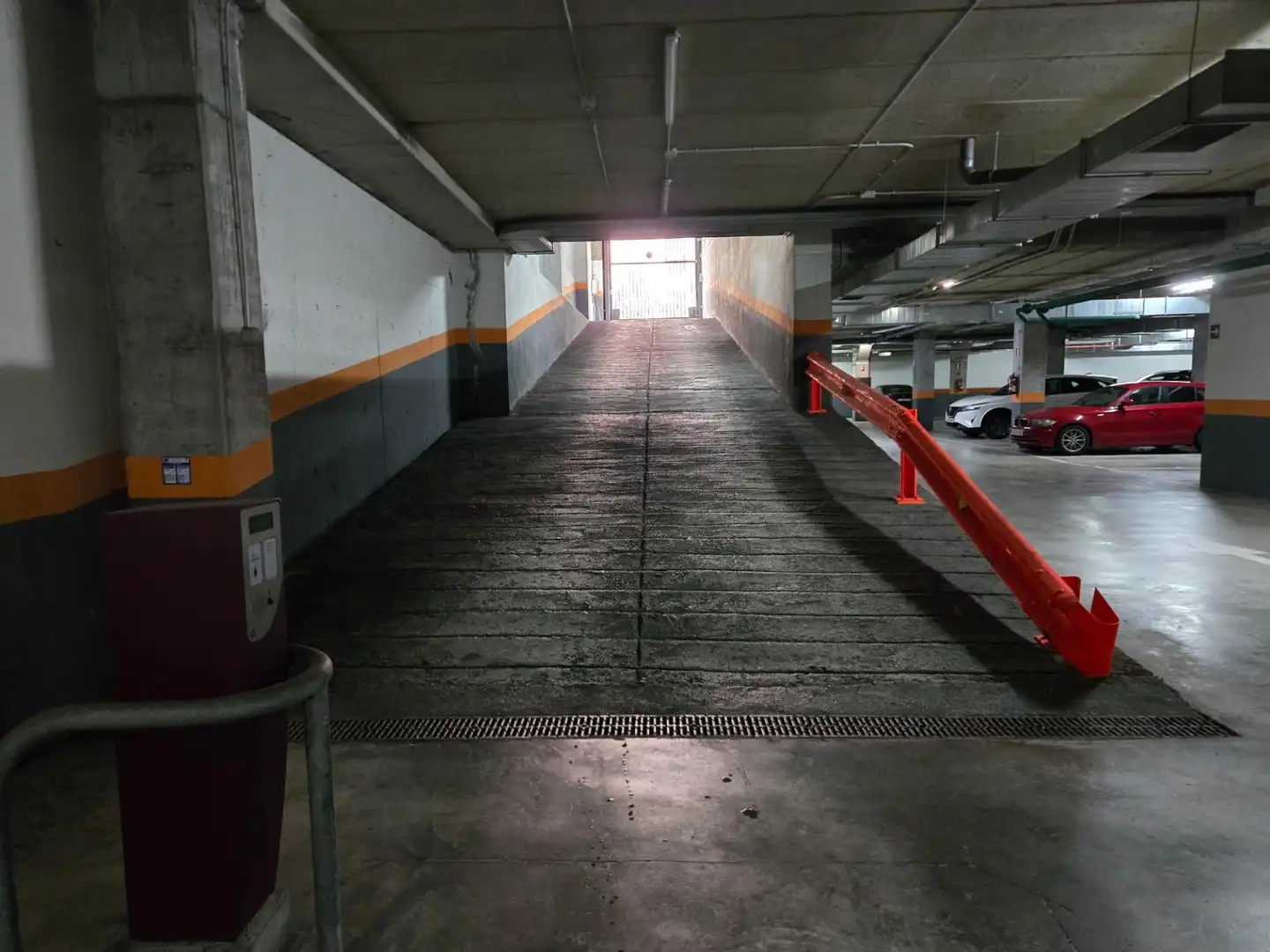 Parkplatz von Garage zum Verkauf in Leioa