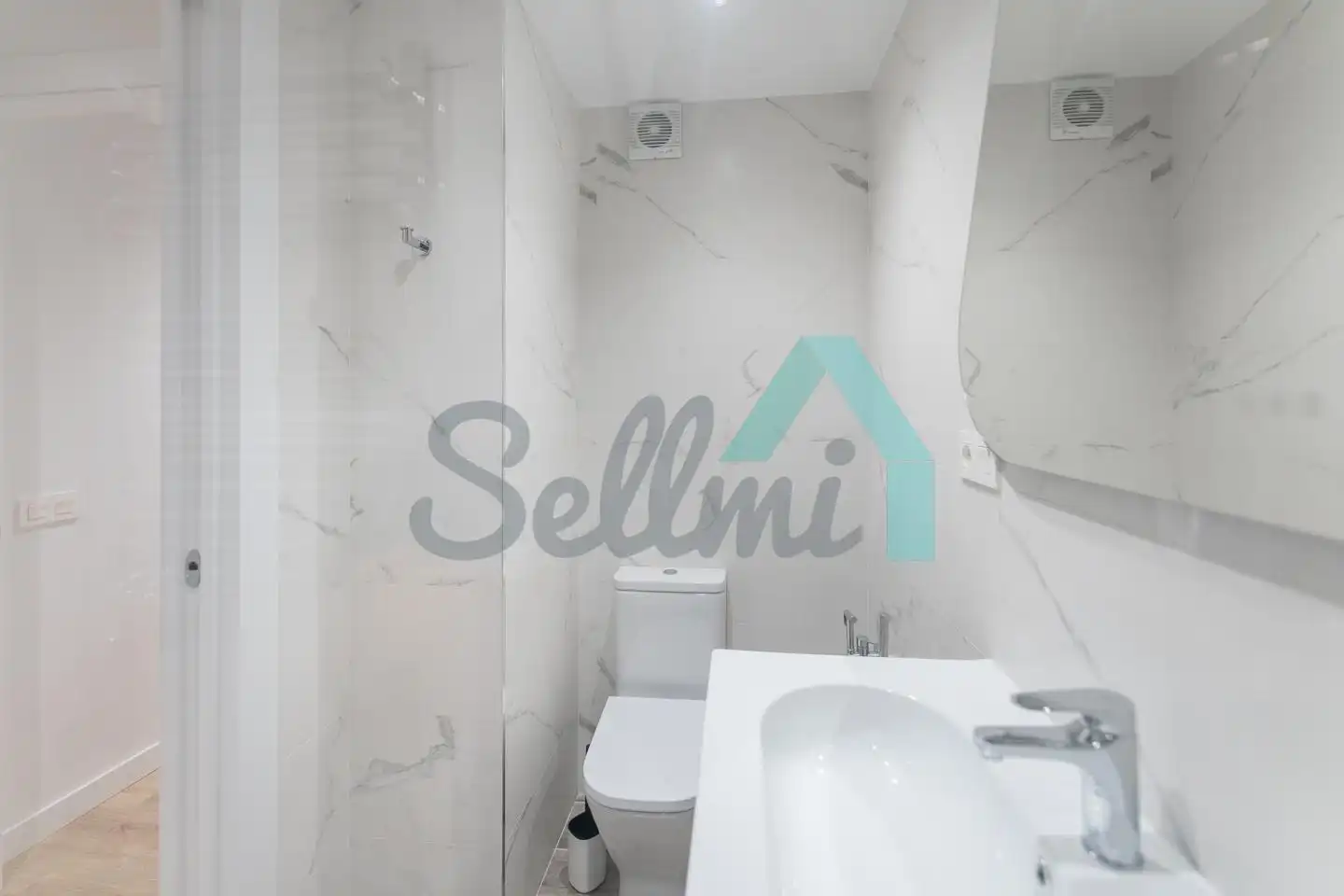 Baño de Piso de alquiler en Oviedo  con Calefacción y Amueblado