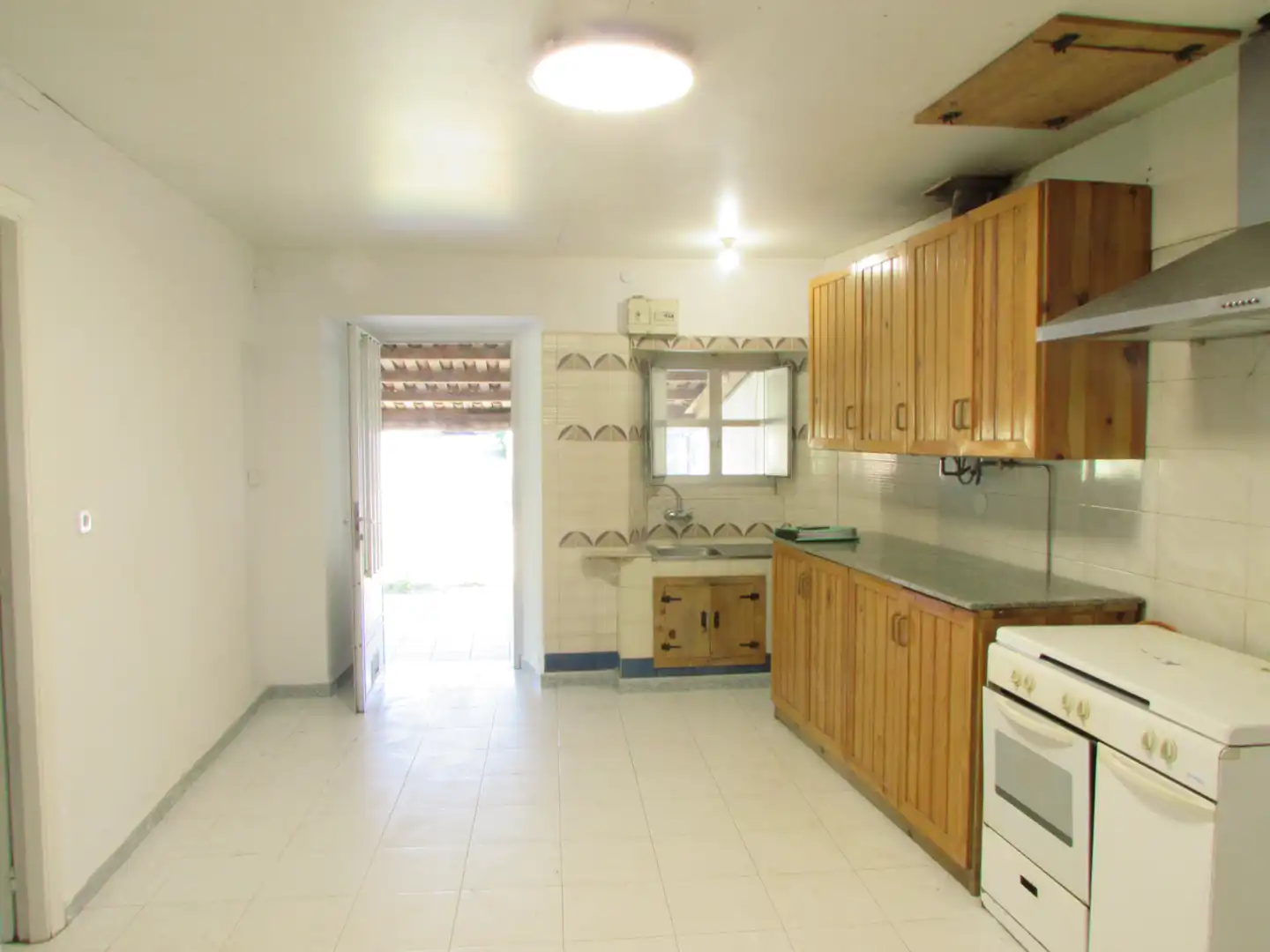 Cuina de Casa o xalet en venda en Abegondo amb Jardí privat, Terrassa i Traster