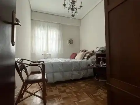 Schlafzimmer von Wohnung zur Miete in Vitoria - Gasteiz mit Heizung, Parkett und Möbliert