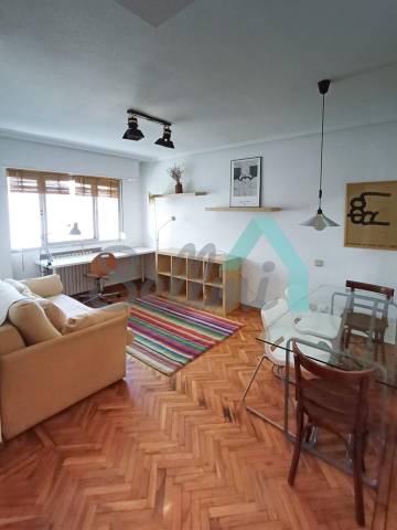 Piso en Alquiler en Cardenal Cienfuegos en Auditorio - Seminario - Parque de Invierno