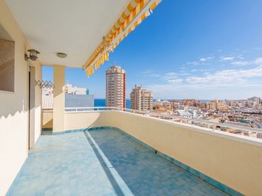 Apartamento con balcón en venta en Puerto Deportivo