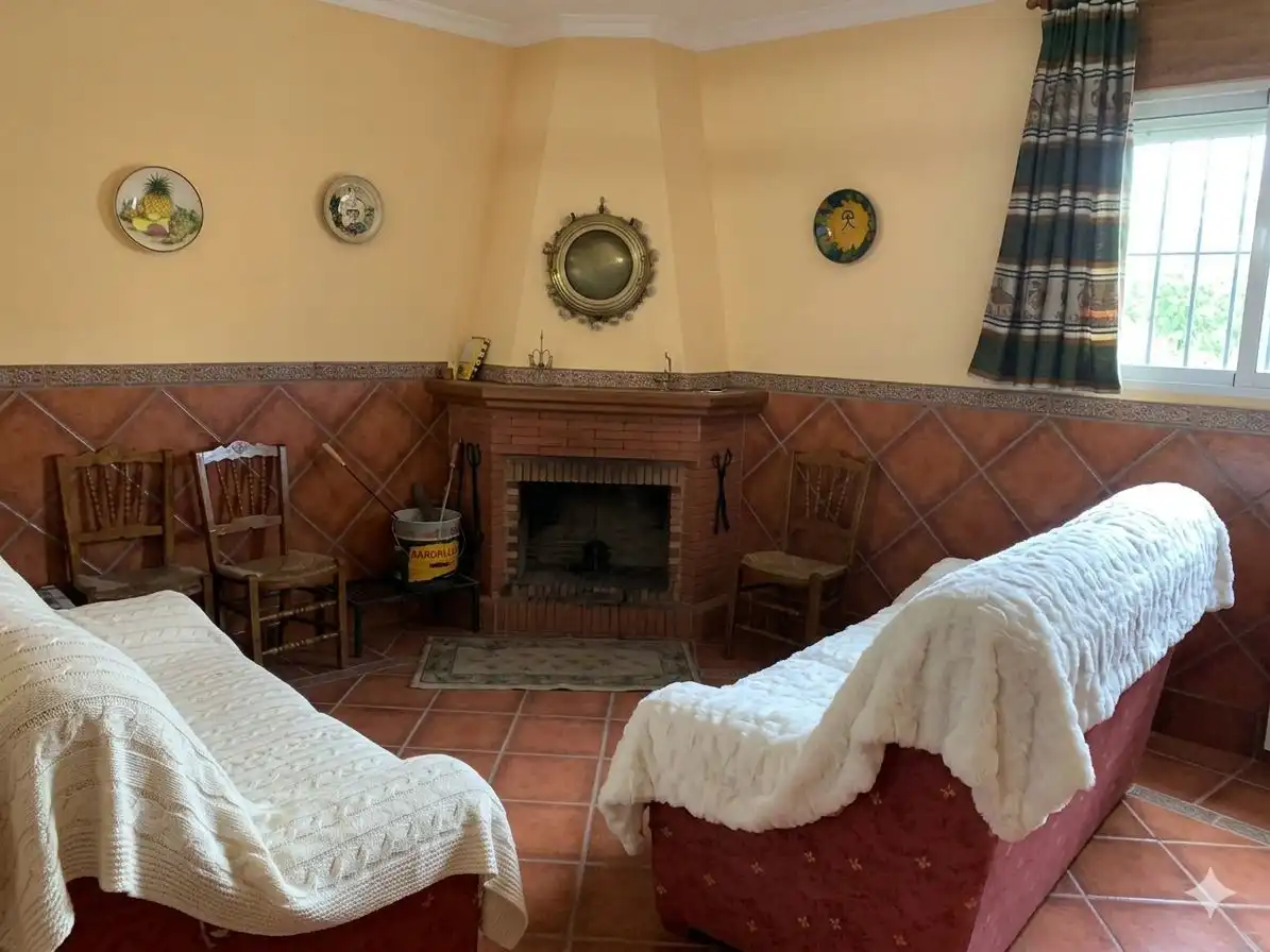 Casa adosada en venda en Cuevas de San Marcos amb Calefacció, Terrassa i Alarma